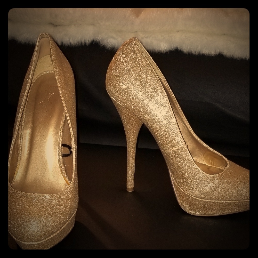 Golden Glitter Pumps